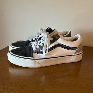 Vans womens size 7.5, men’s size 6. gently used